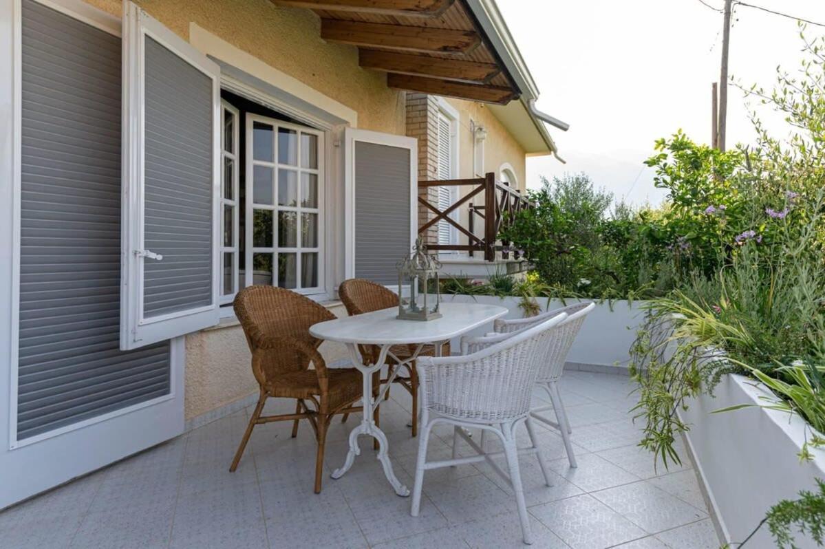 Serene Seaside Bliss - Lush & Secluded Garden Oasis Kalamata Dış mekan fotoğraf